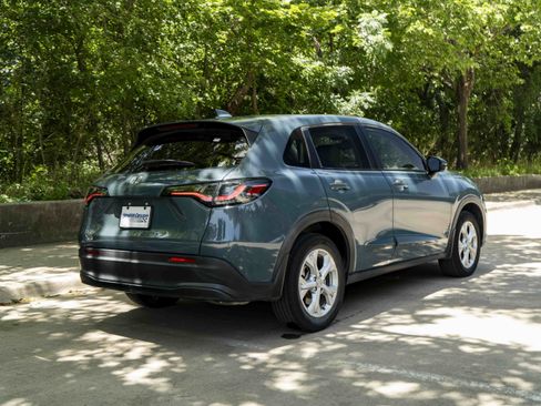 Used 2023 Honda HR-V LX image 9