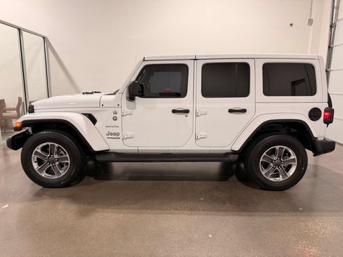 Used 2021 Jeep Wrangler Unlimited Sahara AWD/4WD image 8