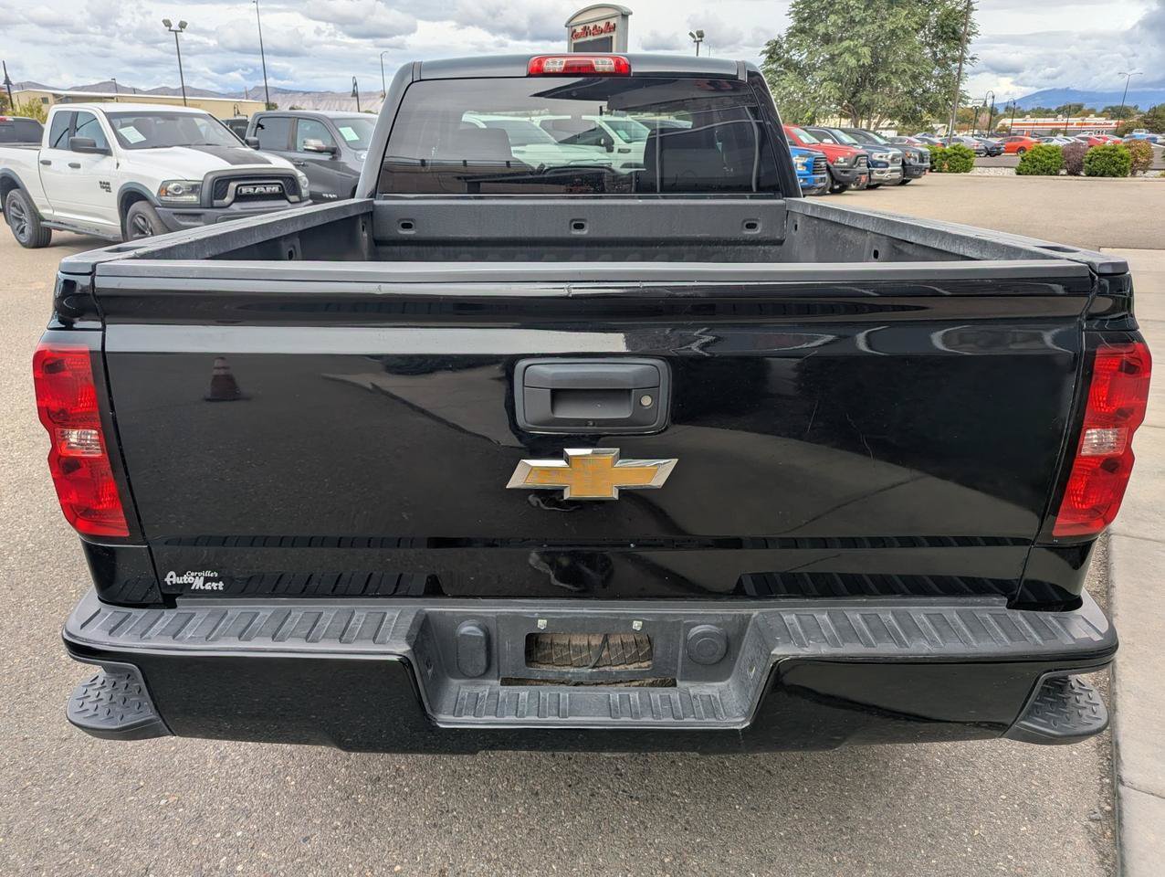 Used 2018 Chevrolet Silverado 1500 Custom w/ Custom Convenience Package AWD/4WD image 4