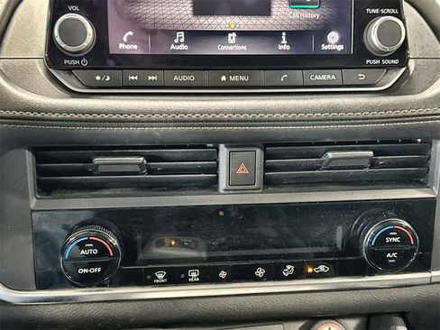 Used 2023 Nissan Rogue SV image 21