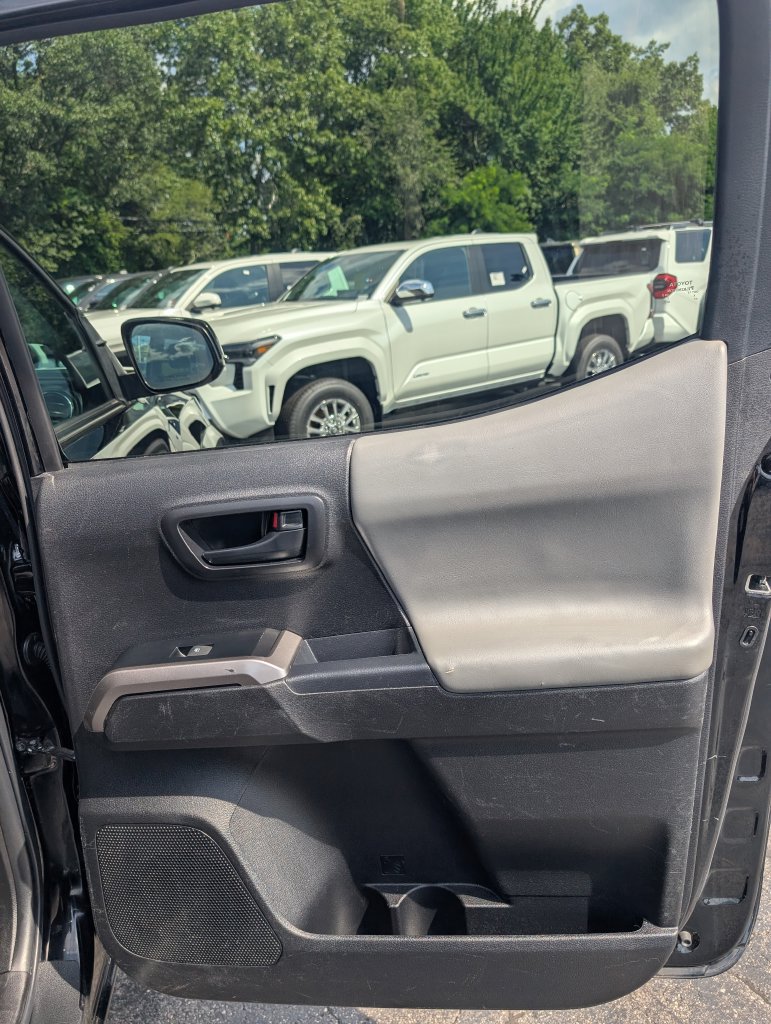 Certified 2023 Toyota Tacoma SR5 AWD/4WD image 16