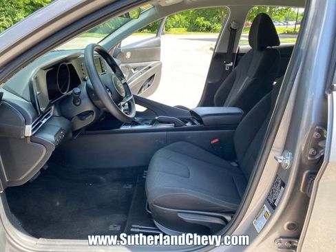Used 2023 Hyundai Elantra SE FWD image 13