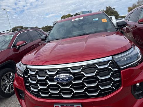 Used 2025 Ford Explorer Platinum image 2