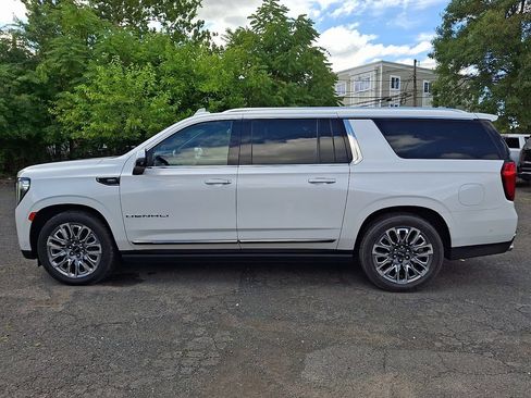 Used 2023 GMC Yukon XL Denali Ultimate AWD/4WD image 4