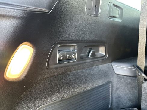 Used 2023 Mercedes-Benz GLS 450 4MATIC image 9