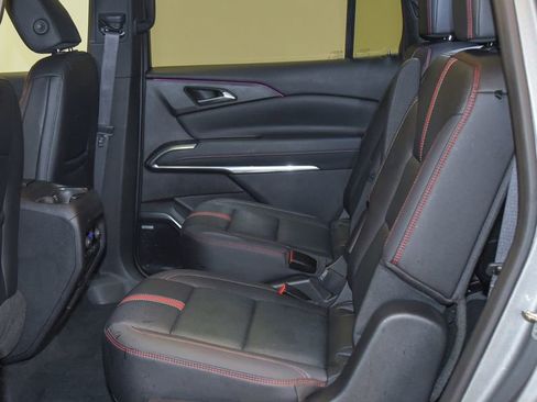 Used 2024 Chevrolet Traverse RS image 4