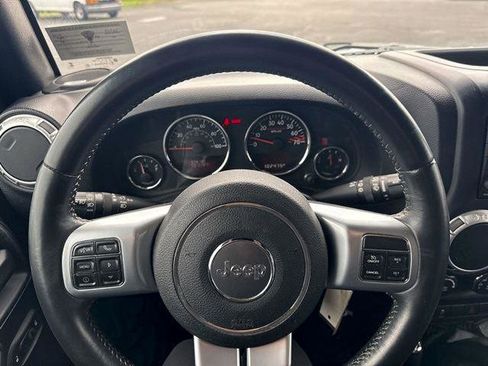 Used 2016 Jeep Wrangler Unlimited Rubicon image 12