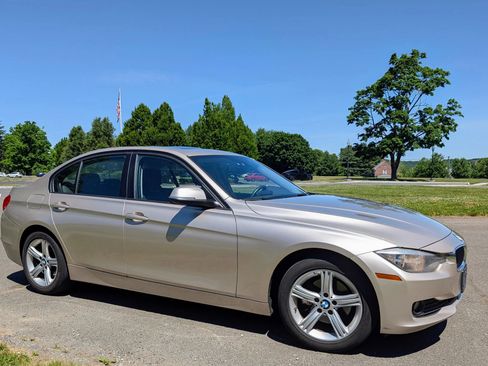 Used 2013 BMW 320i xDrive Sedan AWD/4WD image 6