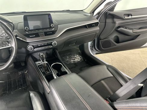 Used 2024 Nissan Altima 2.5 SR FWD image 19