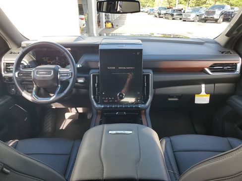 Used 2025 GMC Yukon Denali w/ Sun & Power Step Package AWD/4WD image 11