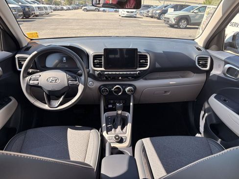 Used 2025 Hyundai Venue Limited FWD image 23