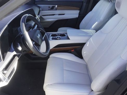 Used 2026 Cadillac Vistiq Luxury image 19