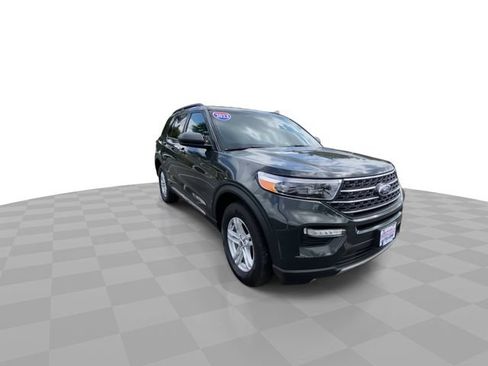 Used 2023 Ford Explorer XLT w/ Equipment Group 202A AWD/4WD image 4