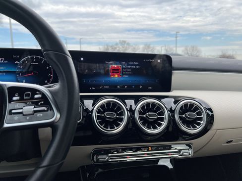 Used 2023 Mercedes-Benz CLA 250 image 30