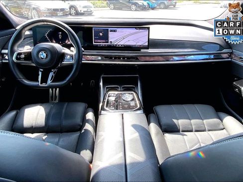 Used 2023 BMW 740i image 13