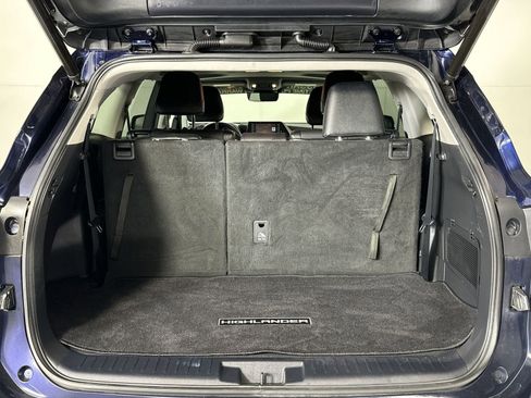 Used 2021 Toyota Highlander XLE FWD image 25