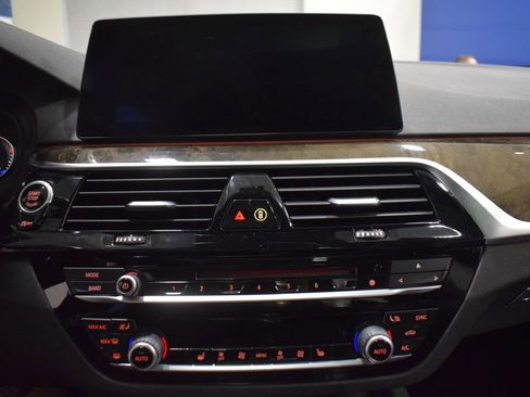 Used 2019 BMW 530i xDrive w/ Premium Package image 22