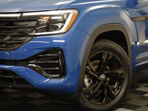 Used 2025 Volkswagen Atlas Cross Sport SEL R-Line image 3