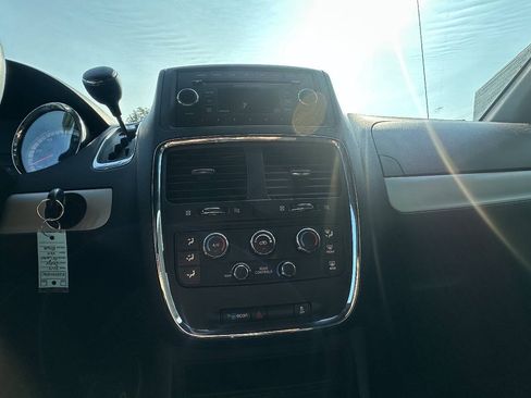 Used 2014 Dodge Grand Caravan SXT w/ Blacktop Package FWD image 12