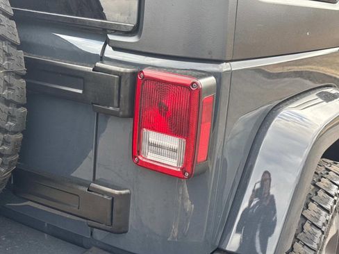 Used 2017 Jeep Wrangler Unlimited Sahara w/ Max Tow Package image 12