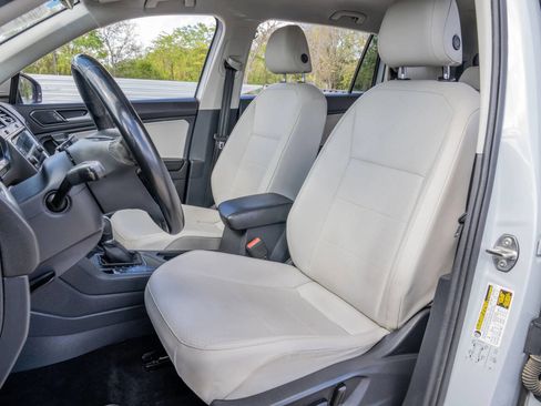 Used 2018 Volkswagen Tiguan SE w/ Front Fog Lights Package image 15