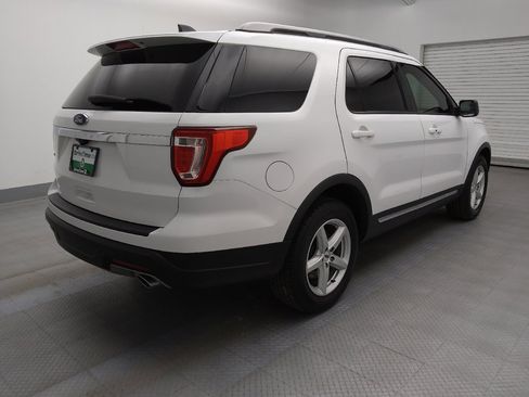 Used 2018 Ford Explorer XLT image 9