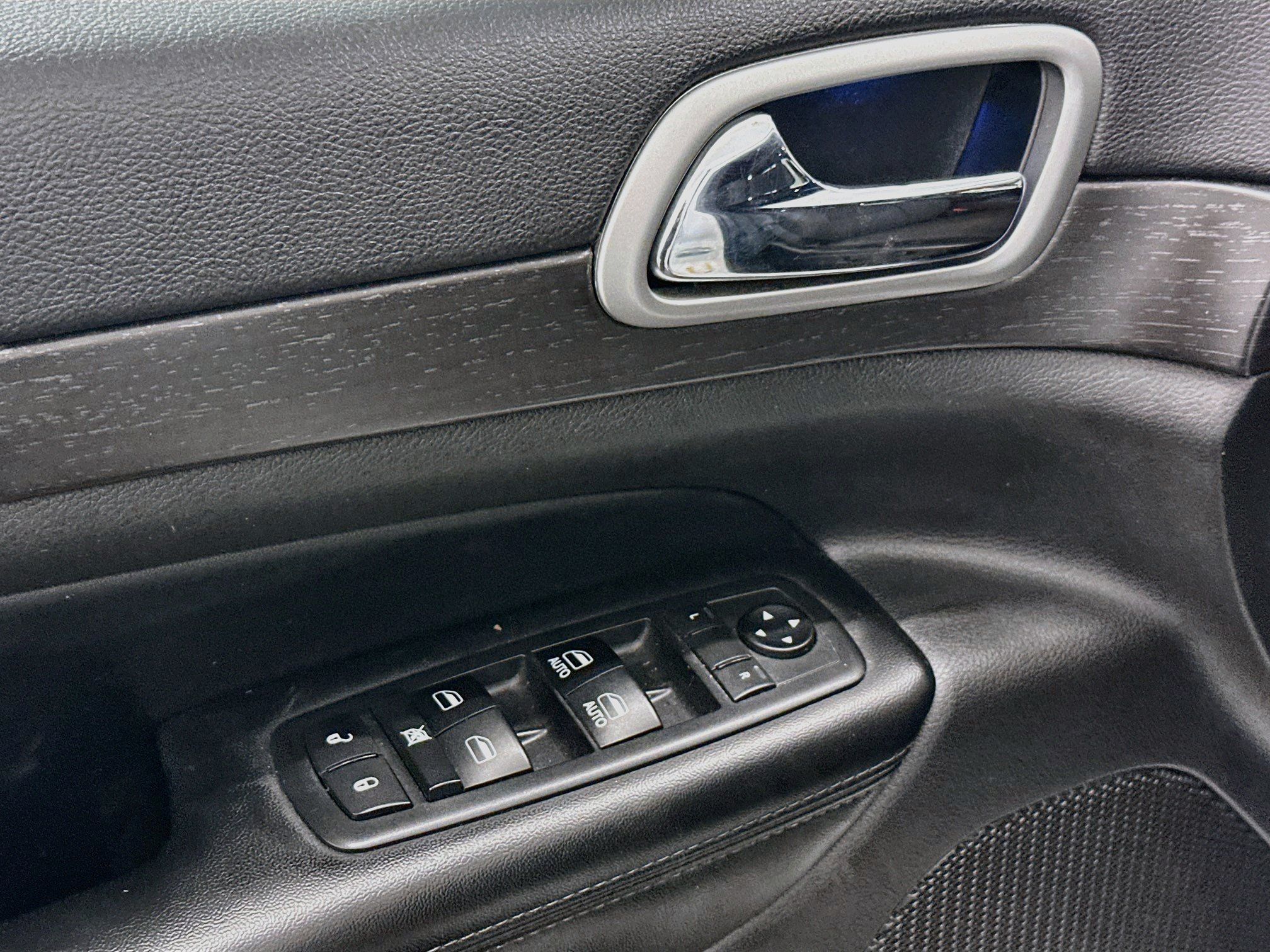 Used 2018 Jeep Grand Cherokee Laredo AWD/4WD image 15