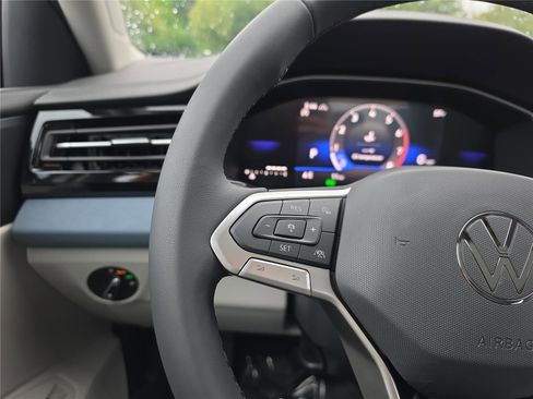 New 2026 Volkswagen Jetta SE FWD image 13