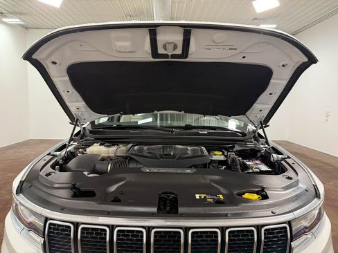 Used 2024 Jeep Wagoneer L Series II w/ Flexible Seating Group AWD/4WD image 85