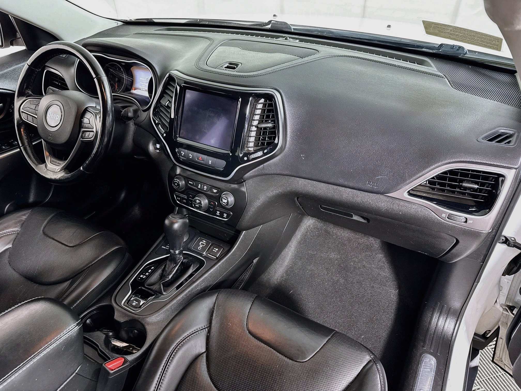 Used 2021 Jeep Cherokee Limited w/ Elite Package AWD/4WD image 30