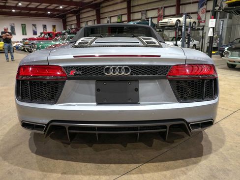 Used 2018 Audi R8 V10 w/ Carbon Exterior Package AWD/4WD image 23