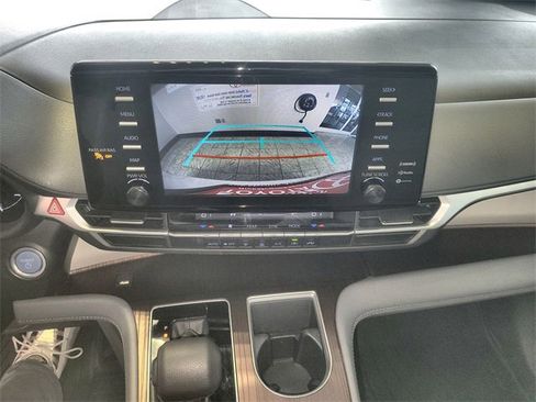 Used 2024 Toyota Sienna LE image 17