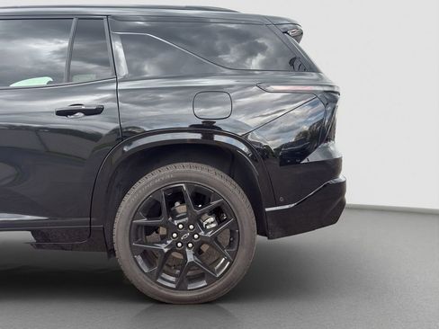 Used 2025 Chevrolet Traverse RS FWD image 22