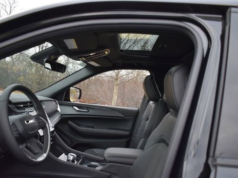 New 2025 Jeep Grand Cherokee Altitude AWD/4WD image 12