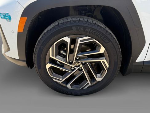 Certified 2025 Hyundai Tucson Limited AWD/4WD image 9
