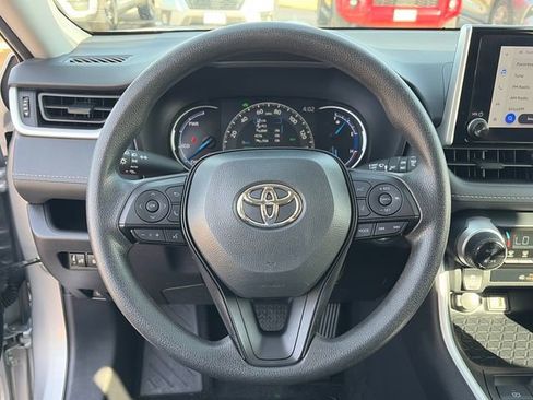 Used 2025 Toyota RAV4 XLE image 27
