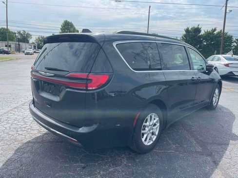 Used 2022 Chrysler Pacifica Touring-L FWD image 4