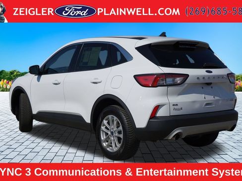 Used 2021 Ford Escape SE w/ Cold Weather Package AWD/4WD image 3