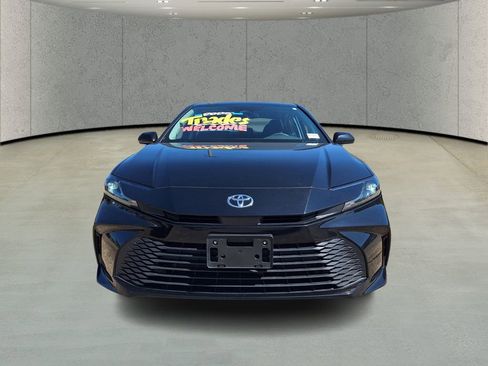 Used 2025 Toyota Camry LE image 2