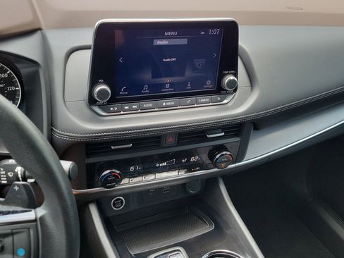 Used 2023 Nissan Rogue SV FWD image 24