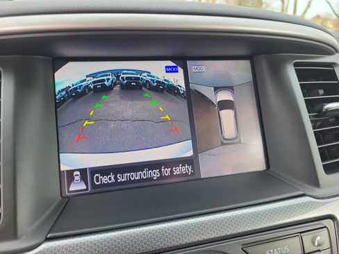 Used 2018 Nissan Pathfinder SL image 17