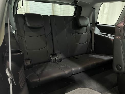 Used 2018 Cadillac Escalade Luxury w/ LPO, Radiant Package image 34