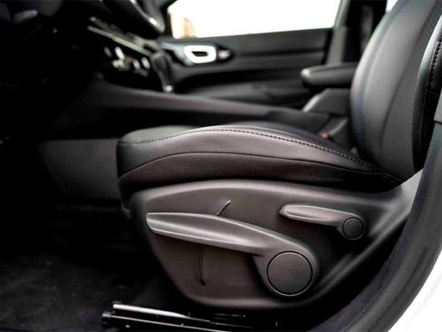 New 2026 Jeep Compass Latitude image 11