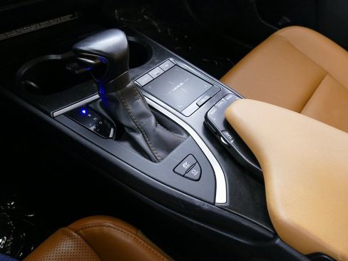 Used 2021 Lexus UX 250h w/ Premium Package image 22