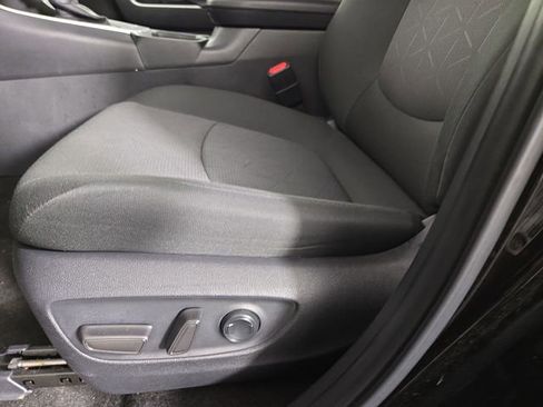 Used 2025 Toyota RAV4 XLE AWD/4WD image 30