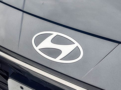 Used 2024 Hyundai Elantra Limited image 11