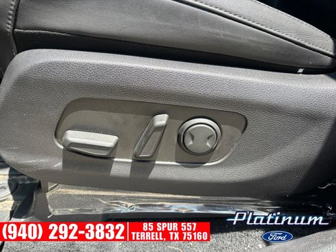 Used 2024 Kia Carnival EX FWD image 24