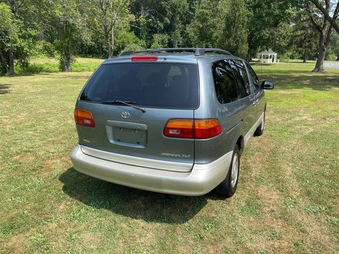 Used 1999 Toyota Sienna LE image 27