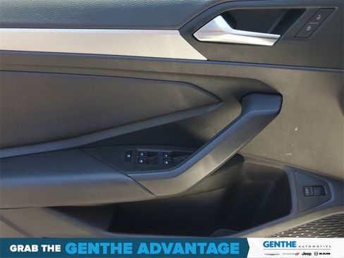 Used 2020 Volkswagen Jetta SE image 11