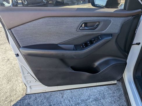 Used 2021 Nissan Rogue S image 11